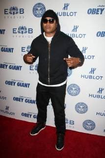 LOS ANGELES CA NOVEMBER 7 L L Cool J at Photo Op For Hulu s Obey Giant at the The Theatre at Ace Hotel in Los Angeles California on November 7 2017 Copyright: xFayexSadoux