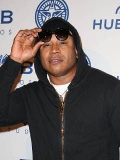 LOS ANGELES CA NOVEMBER 7 L L Cool J at Photo Op For Hulu s Obey Giant at the The Theatre at Ace Hotel in Los Angeles California on November 7 2017 Copyright: xFayexSadoux