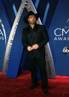 Garth Brooks walks the red carpet as he arrives for the 51st Annual Country Music Association Awards on November 8, 2017 at the Bridgestone Arena in Nashville.  NAS20171108150 JOHNxSOMMERSxII