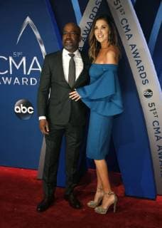 Darius Rucker and Beth Leonard walk the red carpet as they arrives for the 51st Annual Country Music Association Awards on November 8, 2017 at the Bridgestone Arena in Nashville.  NAS20171108156 JOHNxSOMMERSxII