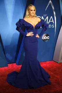 Carrie Underwood walks the red carpet as she arrives for the 51st Annual Country Music Association Awards on November 8, 2017 at the Bridgestone Arena in Nashville.  NAS20171108159 JOHNxSOMMERSxII