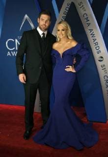 Bilder des Tages NHL player Mike Fisher and singer-songwriter Carrie Underwood walk the red carpet as they arrive for the 51st Annual Country Music Association Awards on November 8, 2017 at the Bridgestone Arena in Nashville.  NAS20171108163 JOHNxSOMMERSxII