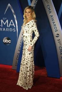 Kelsea Ballerini arrives for the 51st Annual Country Music Association Awards on November 8, 2017 at the Bridgestone Arena in Nashville.  NAS20171108184 JOHNxSOMMERSxII