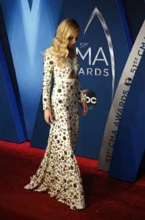 Kelsea Ballerini arrives for the 51st Annual Country Music Association Awards on November 8, 2017 at the Bridgestone Arena in Nashville.  NAS20171108187 JOHNxSOMMERSxII