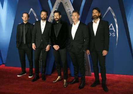 Old Dominion arrives for the 51st Annual Country Music Association Awards on November 8, 2017 at the Bridgestone Arena in Nashville.  NAS20171108190 JOHNxSOMMERSxII