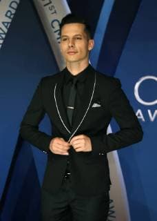 Devin Dawson arrives to the 51st Annual Country Music Association Awards on November 8, 2017 at the Bridgestone Arena in Nashville.  NAS20171108194 JOHNxSOMMERSxII