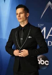 Devin Dawson arrives to the 51st Annual Country Music Association Awards on November 8, 2017 at the Bridgestone Arena in Nashville.  NAS20171108196 JOHNxSOMMERSxII