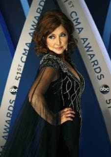 Pam Tillis arrives to the 51st Annual Country Music Association Awards on November 8, 2017 at the Bridgestone Arena in Nashville.  NAS20171108207 JOHNxSOMMERSxII