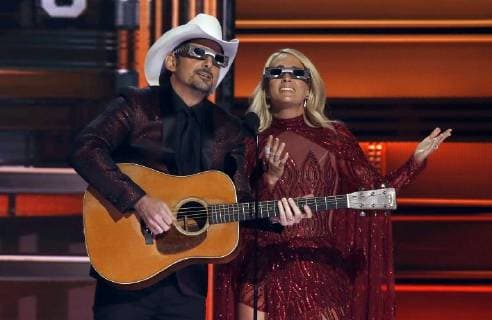 Carrie Underwood and Brad Paisley host the 51st Annual Country Music Association Awards on November 8, 2017 at the Bridgestone Arena in Nashville.  NAS20171108215 JOHNxSOMMERSxII