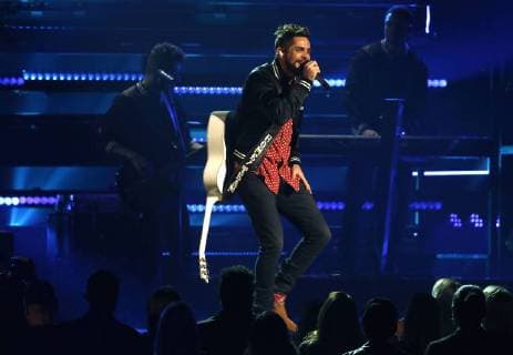 Thomas Rhett performs onstage during the 51st Annual Country Music Association Awards on November 8, 2017 at the Bridgestone Arena in Nashville.  NAS20171108228 JOHNxSOMMERSxII