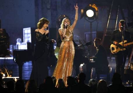 Reba McEntire (L) and Kelsea Ballerini perform onstage during the 51st Annual Country Music Association Awards on November 8, 2017 at the Bridgestone Arena in Nashville.  NAS20171108233 JOHNxSOMMERSxII