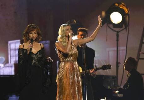 Reba McEntire (L) and Kelsea Ballerini perform onstage during the 51st Annual Country Music Association Awards on November 8, 2017 at the Bridgestone Arena in Nashville.  NAS20171108236 JOHNxSOMMERSxII