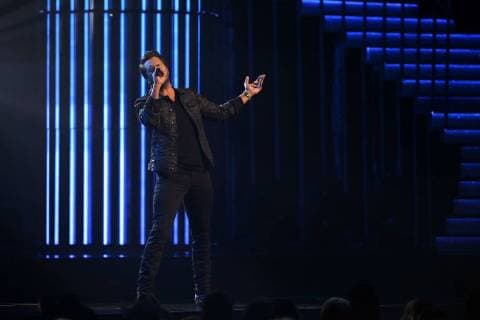 Luke Bryant performs onstage during the 51st Annual Country Music Association Awards on November 8, 2017 at the Bridgestone Arena in Nashville.  NAS20171108238 JOHNxSOMMERSxII