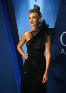 Faith Hill arrives for the 51st Annual Country Music Association Awards on November 8, 2017 at the Bridgestone Arena in Nashville.  NAS20171108252 JOHNxSOMMERSxII