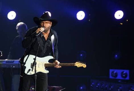 Garth Brooks performs at the 51st Annual Country Music Association Awards on November 8, 2017 at the Bridgestone Arena in Nashville.  NAS20171108253 JOHNxSOMMERSxII