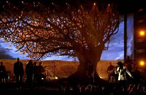 Faith Hill and Tim McGraw perform at the 51st Annual Country Music Association Awards on November 8, 2017 at the Bridgestone Arena in Nashville.  NAS20171108271 JOHNxSOMMERSxII