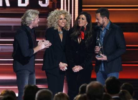 Little Big Town wins Vocal Group of the Year at the 51st Annual Country Music Association Awards on November 8, 2017 at the Bridgestone Arena in Nashville.  NAS20171108314 JOHNxSOMMERSxII