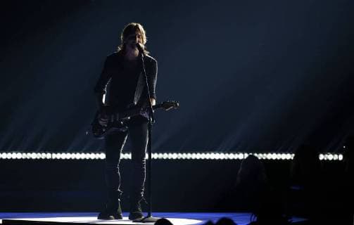 Keith Urban performs at the 51st Annual Country Music Association Awards on November 8, 2017 at the Bridgestone Arena in Nashville.  NAS20171108321 JOHNxSOMMERSxII