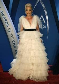 Pink arrives for the 51st Annual Country Music Association Awards on November 8, 2017 at the Bridgestone Arena in Nashville.  NAS20171108374 JOHNxSOMMERSxII