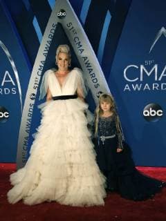 Pink and her daughter Willow arrive for the 51st Annual Country Music Association Awards on November 8, 2017 at the Bridgestone Arena in Nashville.  NAS20171108375 JOHNxSOMMERSxII