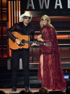 November 8, 2017 - Nashville, TN, U.S. - 08 November 2017 - Nashville, Tennessee - Brad Paisley, Carrie Underwood.51st Annual CMA Awards, Country Music s Biggest Night, held at Bridgestone Arena. Photo Credit: Laura Farr AdMedia Nashville U.S. - ZUMAa123 20171108_zaa_a123_439 Copyright: xLauraxFarrAdmediax