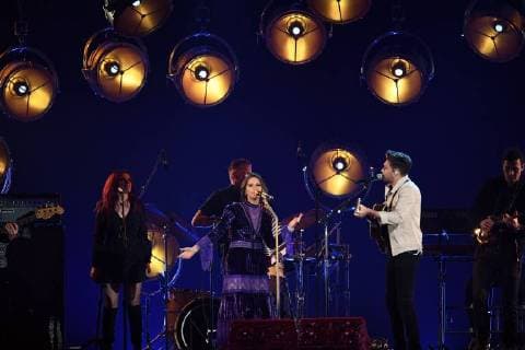November 8, 2017 - Nashville, TN, U.S. - 08 November 2017 - Nashville, Tennessee - Maren Morris, Niall Horan. 51st Annual CMA Awards, Country Music s Biggest Night, held at Bridgestone Arena. Photo Credit: Laura Farr AdMedia Nashville U.S. - ZUMAa123 20171108_zaa_a123_655 Copyright: xLauraxFarrAdmediax