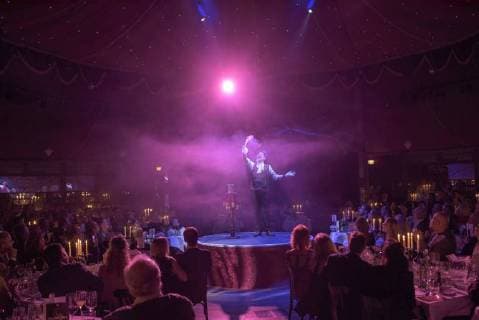 Palazzo Premiere in Stuttgart the Dinner Show Palazzo is with the New Program Curiosities in the 14 Season Copyright: 7visuals.comx xOskarxEyb