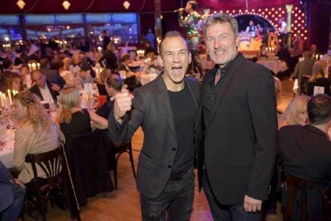 Palazzo Premiere in Stuttgart the Dinner Show Palazzo is with the New Program Curiosities in the 14 Season Ringer World Champion Frank Stäbler with Skydivers Klaus Renz Copyright: 7visuals.comx xOskarxEyb