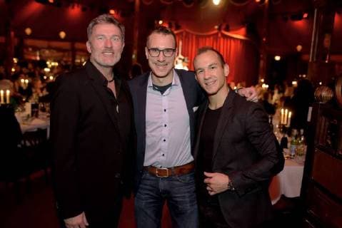 Palazzo Premiere in Stuttgart the Dinner Show Palazzo is with the New Program Curiosities in the 14 Season Skydivers Klaus Renz Photographer Oskar EYB Ringer World Champion Frank Stäbler Copyright: 7visuals.comx xOskarxEyb