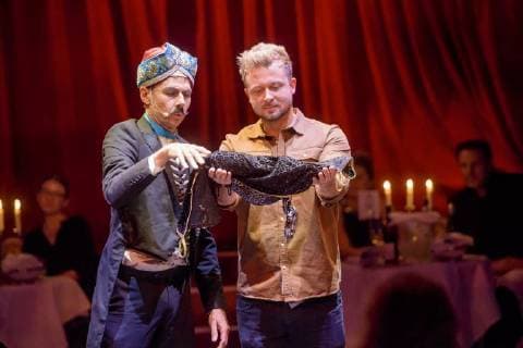 Palazzo Premiere in Stuttgart the Dinner Show Palazzo is with the New Program Curiosities in the 14 Season Patrick Geheimtipp Stuttgart Copyright: 7visuals.comx xOskarxEyb