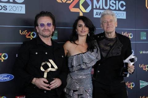 Delivery of theLos 40 Music Awards 2017 Photo Jose L Cuesta 261 Cordon Press Bono and Adam Clayton of the U2 with Penelope Cruz Cordon Press  J.xLuisxCuesta