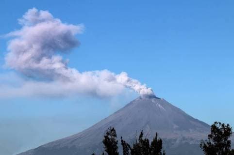 (171111) -- PUEBLA, Nov. 11, 2017 -- An ash column rises from the crater of the Popocatepetl Volcano, in Puebla State, Mexico, on Nov. 10, 2017. The Popocatepetl volcano spewed ash about 3 kilometers high above the volcano s crater, according to the Mexican government. Str) (ma) (da) (zcc) MEXICO-PUEBLA-ENVIRONMENT-VOLCANO e STR 