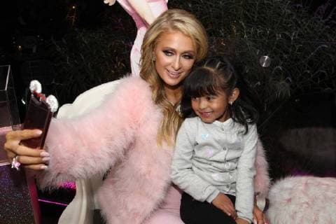 Paris Hilton in Mexiko-Stadt November 10 2017 EUM20171110ESP10 JPG CIUDAD DE MEXICO ShowbizFarandula Paris Hilton La socialite Paris Hilton convivio con los 43 fans y ganadores de EL UNIVERSAL en un restaurante de Santa Fe en la capital 10 de noviembre de 2017 Foto EL UNIVERSALCarlos MejiaMAVC Mexico City Mexico  - ZUMAu78_ 20171110_zaf_u78_079 Copyright: xElxUniversalx