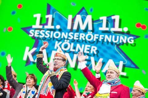 Karnevalsauftakt zur Session 2017 2018 am 11. November 2017 auf dem Heumarkt in Köln. Christoph Kuckelkorn Karnevalsauftakt in Köln *** Carnival kicks to Session 2017 2018 at 11 November 2017 on the Heumarkt in Cologne Christoph Kuckelkorn Carnival kicks in Cologne