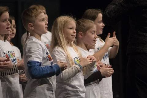 Culture Prize German Language 2017 Choir the Ernst Reuter School Edermünde for the Prize winners Singing e V the Culture Prize German Language 2017 was at 11 11 2017 in Congress Palace in Kassel awarded Kassel Hesse Germany Congress Palace