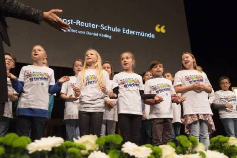 Culture Prize German Language 2017 Choir the Ernst Reuter School Edermünde for the Prize winners Singing e V the Culture Prize German Language 2017 was at 11 11 2017 in Congress Palace in Kassel awarded Kassel Hesse Germany Congress Palace