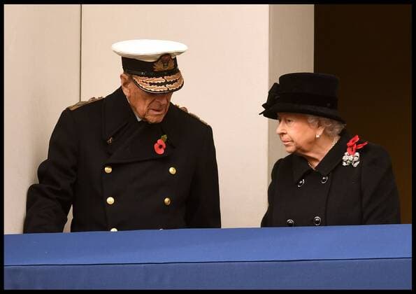 . 12 11 2017. London, United Kingdom. HM The Queen Elizabeth II- Remembrance Sunday. HM The Queen Elizabeth II joined by The Duke of Edinburgh, Prince Charles, The Duchess of Cornwall, The Duke and Duchess of Cambridge and Prince Harry attend Remembrance Sunday at the Cenotaph, London.  xAndrewxParsonsx xi-Imagesx IIM-16363-0048