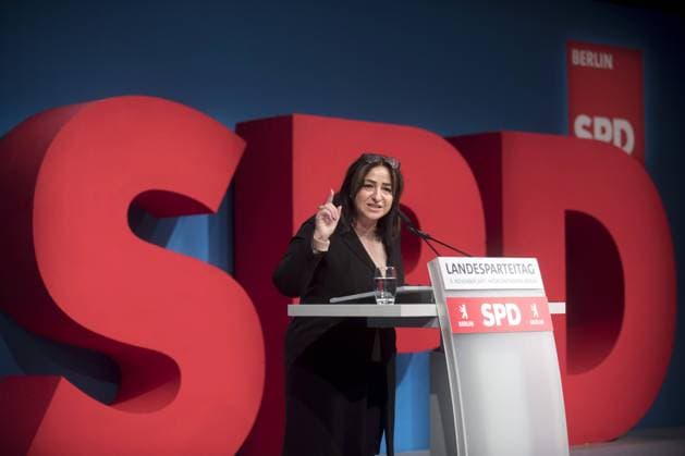 Dilek Kolat, Parteitag SPD Berlin DEU, Deutschland, Germany, Berlin, 11.11.2017 Rede von Dilek Kolat, Berliner Senatorin fuer Arbeit, Integration und Frauen, auf dem Landesparteitag der Berliner SPD in Berlin. Dilek Kolat, senator in Berlin, at a party congress of the SPD in Berlin