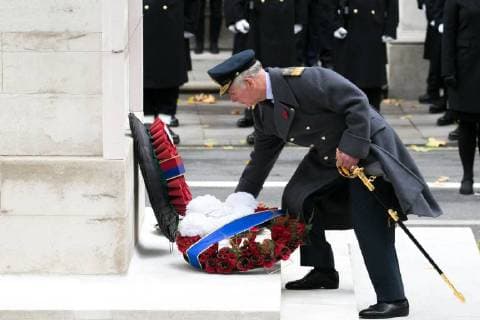 Bilder des Tages . 12 11 2017. London, United Kingdom. Remembrance Service At The Cenotaph. Pictured: Prince Charles, HRH The Prince of Wales lays a wreath on behalf of HM The Queen at the Service of Remembrance at the Cenotaph Members of Royal Family, senior politicians, including the British Prime Minister and representatives from the armed forces attend the annual Remembrance Sunday Service at the Cenotaph on Whitehall to pay tribute to those who have suffered or died at war.  xDinendraxHariax xi-Imagesx IIM-16365-0024