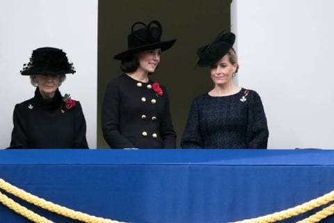 . 12 11 2017. London, United Kingdom. Remembrance Service At The Cenotaph. Pictured: Catherine Duchess of Cambridge and Sophie Countess of Wessex. Members of Royal Family, senior politicians, including the British Prime Minister and representatives from the armed forces attend the annual Remembrance Sunday Service at the Cenotaph on Whitehall to pay tribute to those who have suffered or died at war.  xDinendraxHariax xi-Imagesx IIM-16365-0028