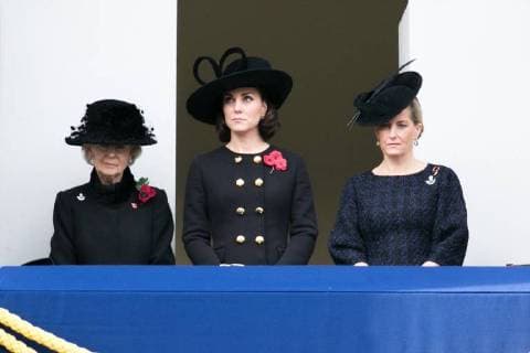 . 12 11 2017. London, United Kingdom. Remembrance Service At The Cenotaph. Pictured: Catherine Duchess of Cambridge and Sophie Countess of Wessex. Members of Royal Family, senior politicians, including the British Prime Minister and representatives from the armed forces attend the annual Remembrance Sunday Service at the Cenotaph on Whitehall to pay tribute to those who have suffered or died at war.  xDinendraxHariax xi-Imagesx IIM-16365-0032