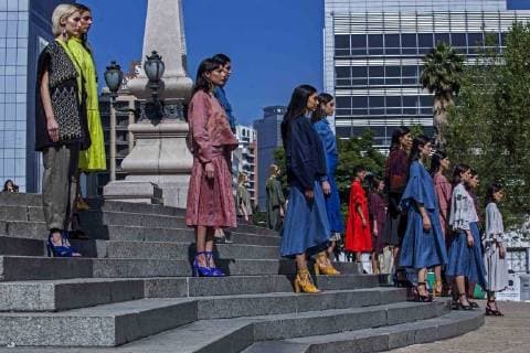 November 12, 2017 - EUM20171112SOC12.JPG.CIUDAD DE MEXICO, Fashion Week Semana de la Moda-Mercedes Benz.- La manana de este domingo 12 de noviembre de 2017 se realizo el desfile inaugural de la nueva edicion del Mercedes-Benz Fashion Week, en el que Francisco Cancino, director creativo de Yakampot, presento sus nuevos disenos en las inmediaciones de la Columna del Ãngel de la Independencia en el centro de la Ciudad de Mexico. Foto: Agencia EL UNIVERSAL AFBV  - ZUMAu78_ 20171112_zaf_u78_069 Copyright: xCamilaxMatax