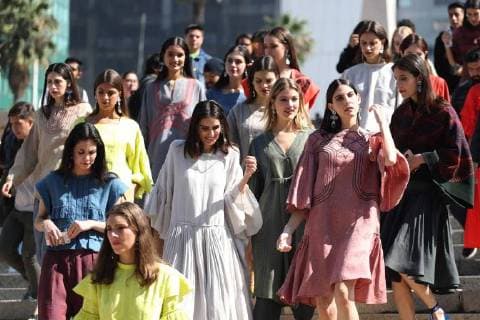 November 12, 2017 - EUM20171112SOC16.JPG.CIUDAD DE MEXICO, Fashion Week Semana de la Moda-Mercedes Benz.- La manana de este domingo 12 de noviembre de 2017 se realizo el desfile inaugural de la nueva edicion del Mercedes-Benz Fashion Week, en el que Francisco Cancino, director creativo de Yakampot, presento sus nuevos disenos en las inmediaciones de la Columna del Ãngel de la Independencia en el centro de la Ciudad de Mexico. Foto: Agencia EL UNIVERSAL AFBV  - ZUMAu78_ 20171112_zaf_u78_071 Copyright: xBerenicexFregosox