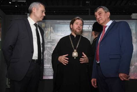 NOVOSIBIRSK, RUSSIA - NOVEMBER 12, 2017: Novosibirsk Region acting governor Andrei Travnikov, Executive Secretary of the Patriarch s Council on Culture, Bishop Tikhon (Georgy Shevkunov) of Yegoryevsk, and Presidential Envoy to Russia s Siberian Federal District Sergei Menyailo (L-R) attend the opening of the Russia â€“ My History historical park in Oktyabrsky District. Kirill Kukhmar TASS  TS068C7B