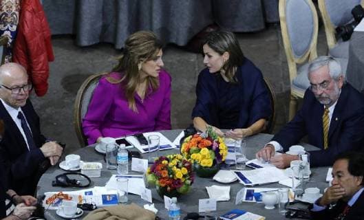 Queen Letizia of Spain (C-R) and the Princess of Jordan Dina Mired (C-L), President-elect of the International Union Against Cancer, attend the World Cancer Leadrers Summit (WCLS) at the Mining Palace in Mexico City, Mexico, 14 November 2017. Queen Letizia of Spain attends the World Cancer Leadrers Summit in Mexico City !ACHTUNG: NUR REDAKTIONELLE NUTZUNG!  Copyright: xJoséxMéndezx MEX002 20171114-636462833816791505