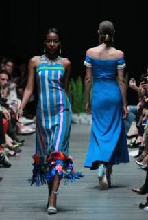 A model presents creations of the Mexican brand Lydia Lavin of the collection Spring Summer 2018, during Mexico s Fashion Week, held from 12 to 17 November 2017, in Mexico City, Mexico, 14 November 2017. Mexico s Fashion Week !ACHTUNG: NUR REDAKTIONELLE NUTZUNG!  Copyright: xMarioxGuzmánx MEX40 20171115-636463227030079172