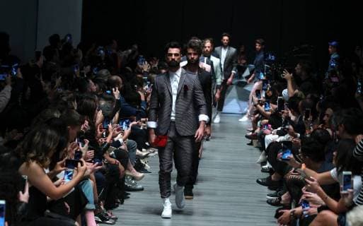 Models present creations of the Mexican designer Galo Bertin, from the collection Spring Summer 2018, during Mexico s Fashion Week, held from 12 to 17 November 2017, in Mexico City, Mexico, 14 November 2017. Mexico s Fashion Week !ACHTUNG: NUR REDAKTIONELLE NUTZUNG!  Copyright: xMarioxGuzmánx MEX40 20171115-636463241491483792