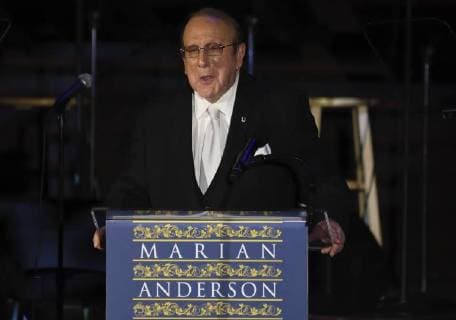 November 14, 2017 - Philadelphia, Pennsylvania, U.S - CLIVE DAVIS, speaking at the Marian Anderson Award Gala held at the Kimmel Center in Philadelphia PA The Marian Anderson Award was created to honor and celebrate world-renowned artists for their artistic work and talents, as well as their philanthropic contributions to society. It is named in memory of culture-changing vocalist and distinguished Philadelphian, Marian Anderson. Philadelphia U.S. - ZUMArf1_ 20171114_zaf_rf1_016 Copyright: xRickyxFitchettx