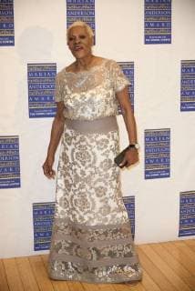 November 14, 2017 - Philadelphia, Pennsylvania, U.S - Honoree, DIONNE WARWICK, at the Marian Anderson Award Gala held at the Kimmel Center in Philadelphia PA The Marian Anderson Award was created to honor and celebrate world-renowned artists for their artistic work and talents, as well as their philanthropic contributions to society. It is named in memory of culture-changing vocalist and distinguished Philadelphian, Marian Anderson. Philadelphia U.S. - ZUMArf1_ 20171114_zaf_rf1_032 Copyright: xRickyxFitchettx