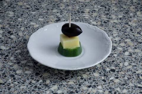 16 10 2017 Appetizers in the Plate Appetizers Spießer Olive Cheese Cucumber Colours Black Yellow Green Party Parties CDU CSU FDP the Greens Jamaica coalition Coalition koalieren Black Yellow Green